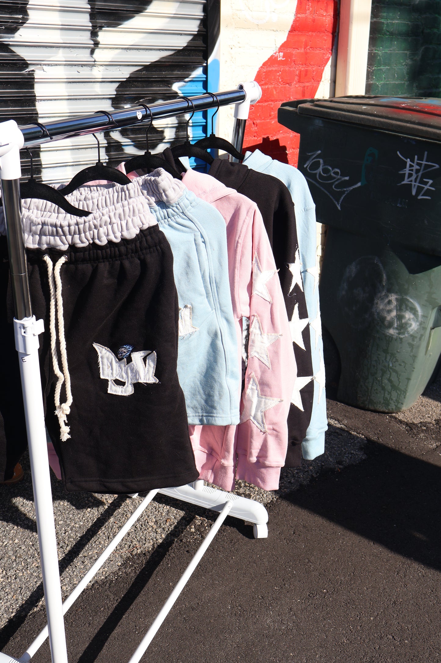 DYV SHORTS - BLACK