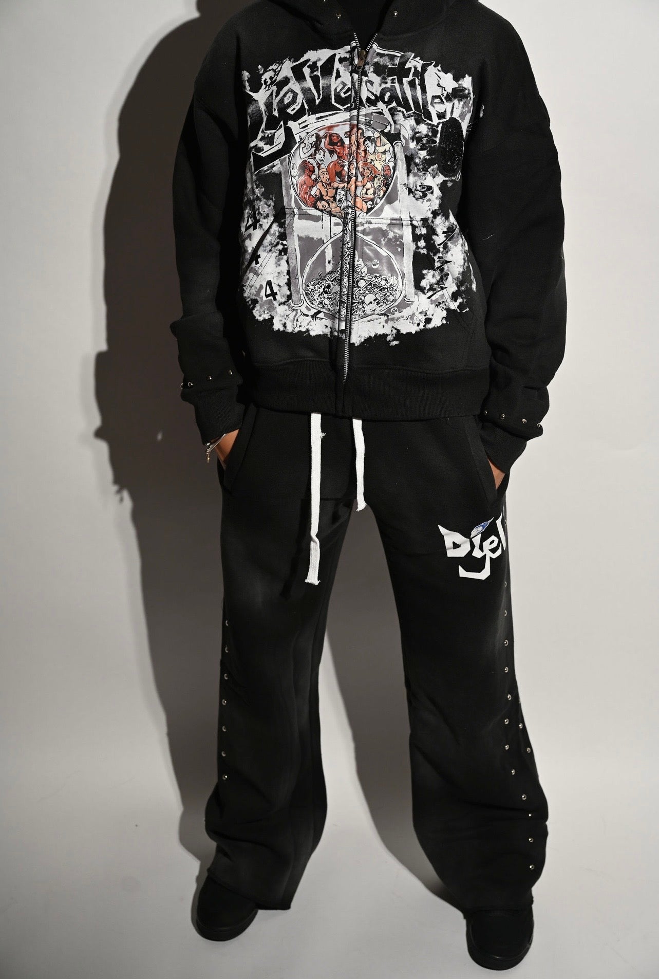 DYV STUD SWEATPANTS - BLACK