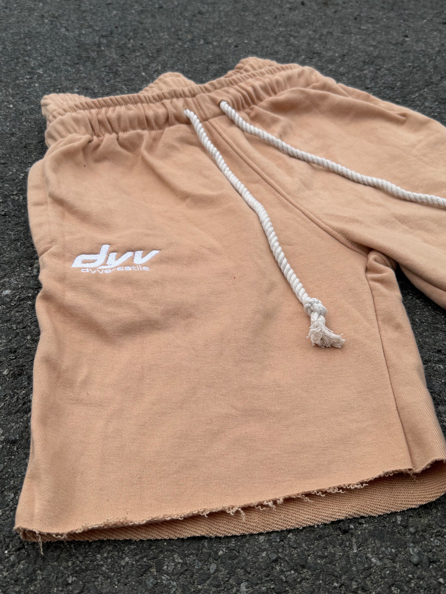 DYV SHORTS - TAN