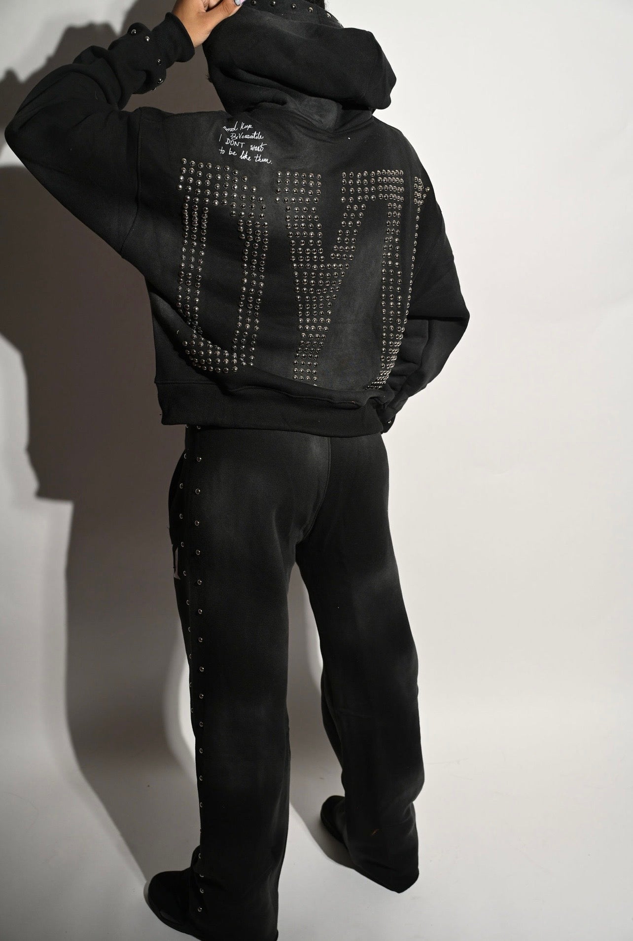 DYV STUD ZIP UP - BLACK